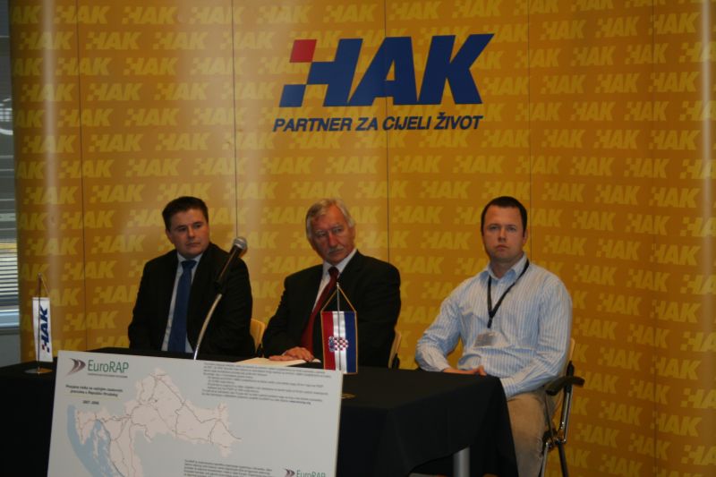 (slijeva) mr. sc. Marko Ševrović (FPZ), koordinator međunarodnih projekata u HAK-u Davor Georg Lisicin i voditelj projekta EuroRAP u HAK-u Hrvoje Pećnik