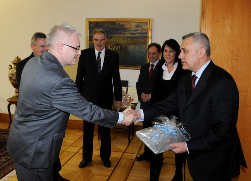 Predsjednik RH prof.dr.sc. Ivo Josipović i predsjednik Hrvatskog autokluba Ivo Bikić