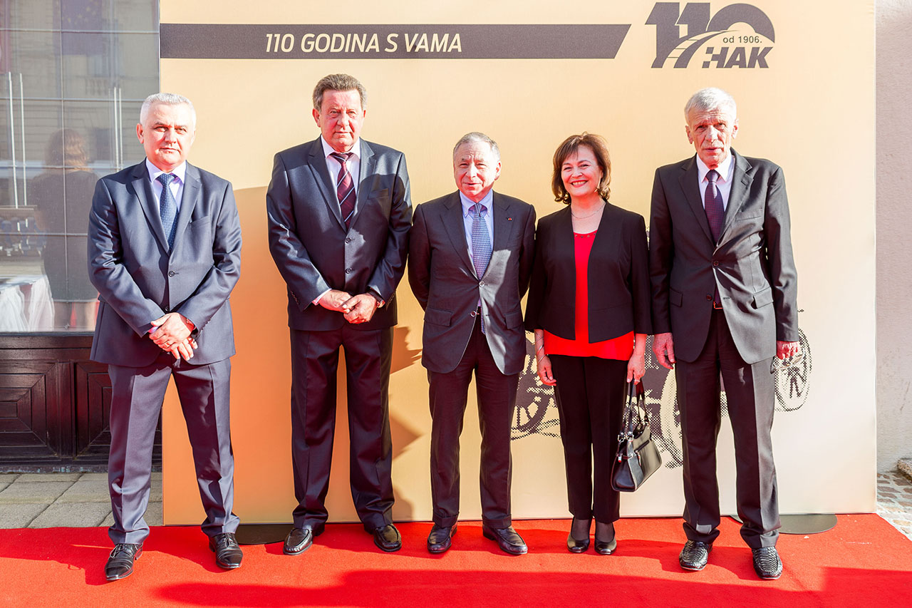 (slijeva) Zamjenik predsjednika HAK-a Ivo Bikić, predsjednik HAK-a Slavko Tušek, predsjednik FIA-e Jean Todt, međunarodni korespondent HAK-a Eva Kostevc, glavni tajnik HAK-a Zvonko Šmuk