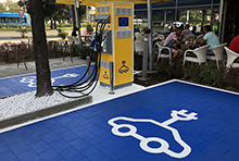 Električna punionica ispred HAK-a