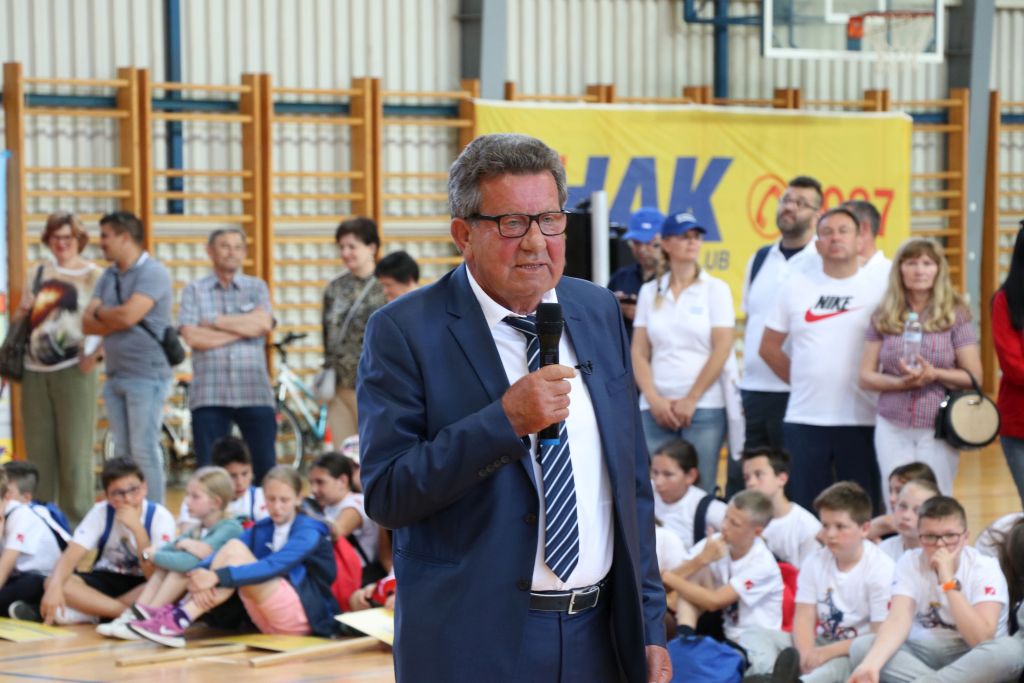 Predsjednik Hrvatskog autokluba Slavko Tušek, koji je ujedno s učenikom iz škole domaćina otvorio 28. Državno natjecanje