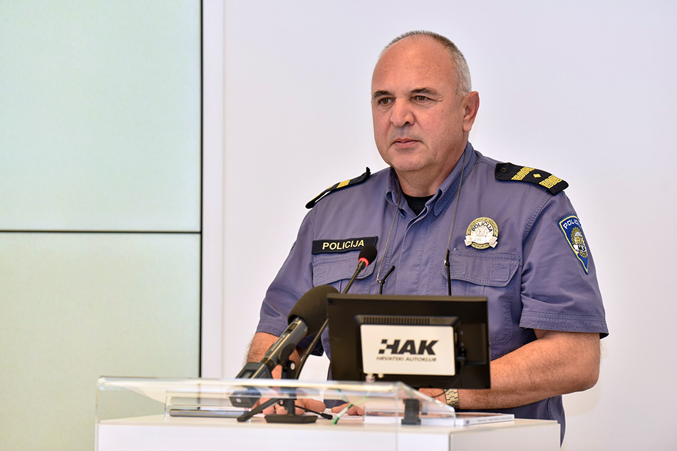 Josip Mataija iz Ravnateljstva policije zahvalio je uime primatelja priznanja i zahvalnica