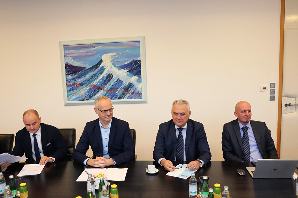 (u sredini, slijeva) Glavni tajnik HAK-a Željko Mijatović i zamjenik predsjednika HAK-a Ivo Bikić sa suradnicima