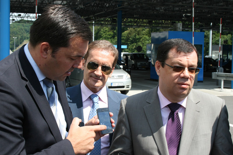 Ante Sarjanović, rukovoditelj Sektora članstva i autoklubova u HAK-u, predstavlja iPhone aplikaciju HAK-a